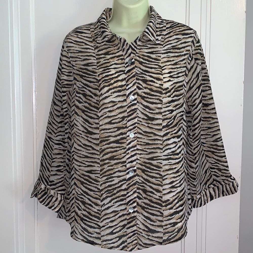 Alfred Dunner animal print thin polyester shirt with‎ 3/4 sleeves